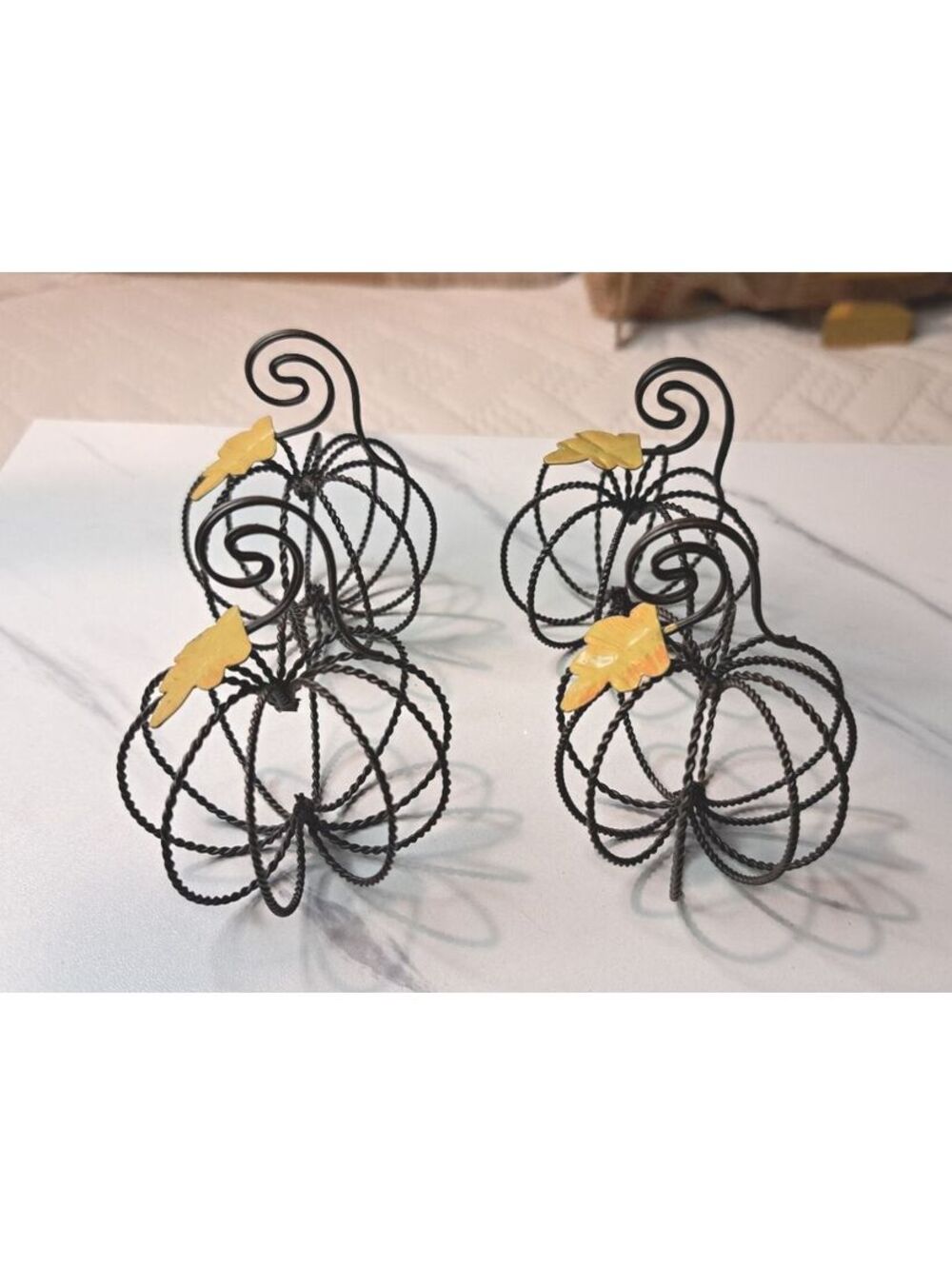 Set of 4 Thanksgiving/Fall Pumpkin w Leaf Twisted Wire Place Card Holders